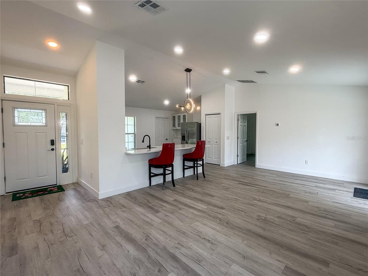 1367 HENSLEY DRIVE — photo 4 of 39