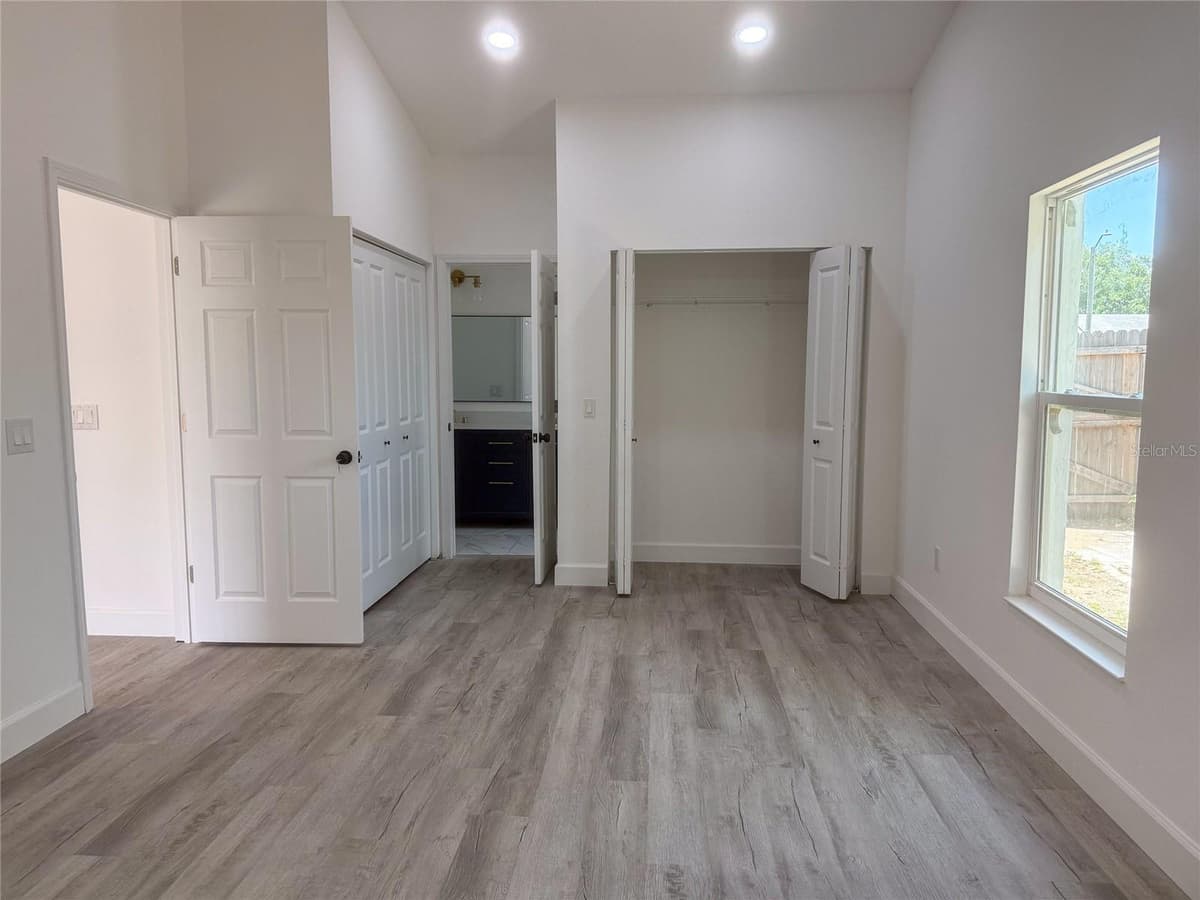 1367 HENSLEY DRIVE — photo 17 of 39