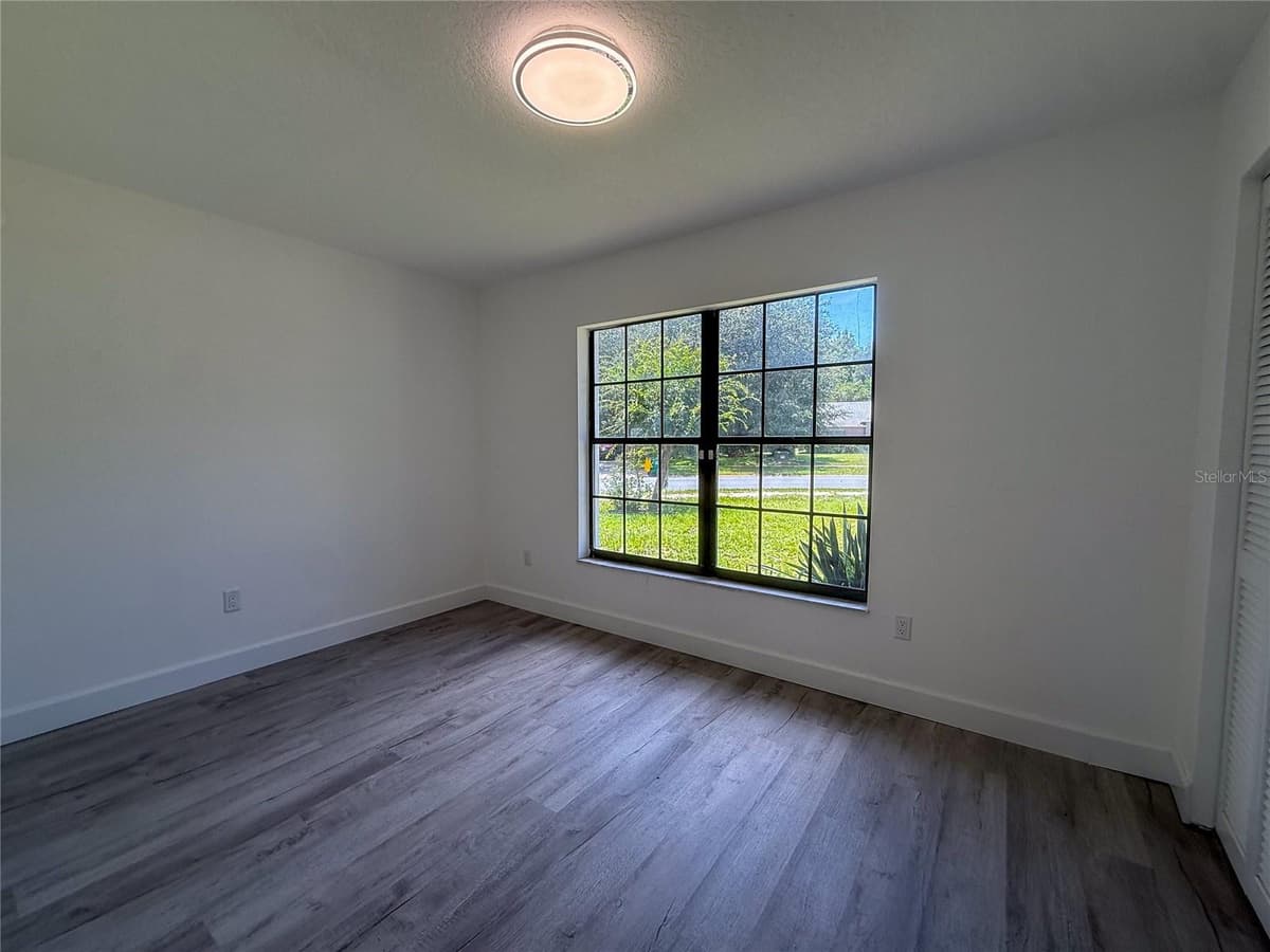 1367 HENSLEY DRIVE — photo 24 of 39