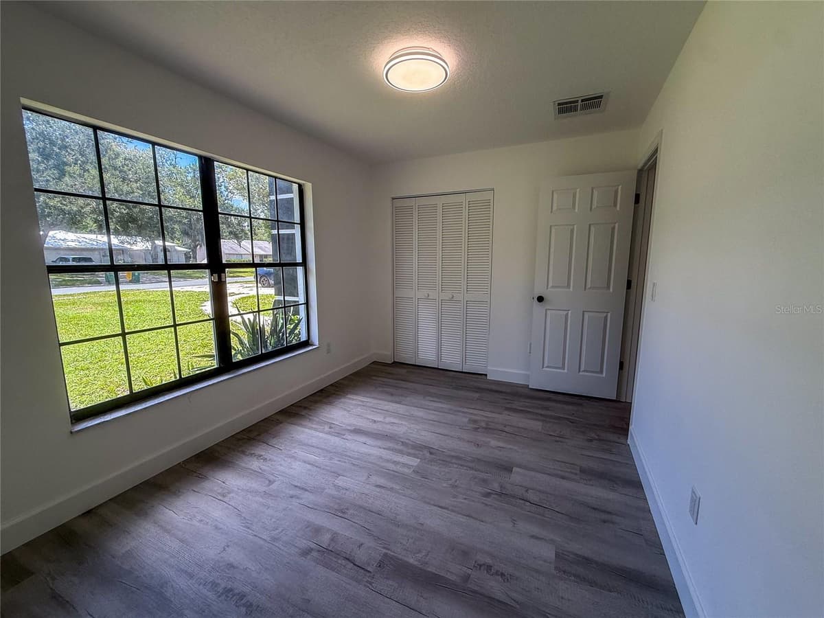 1367 HENSLEY DRIVE — photo 26 of 39