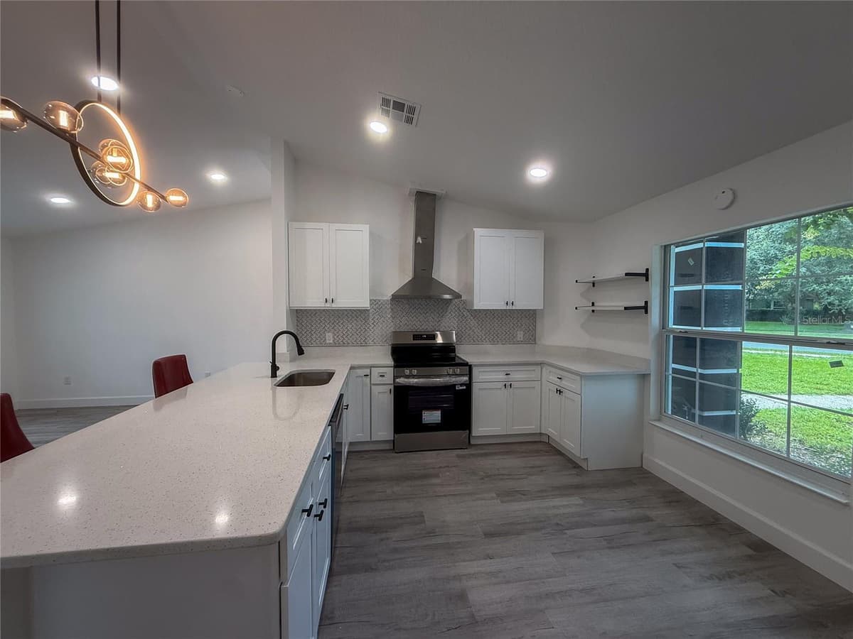 1367 HENSLEY DRIVE — photo 9 of 39