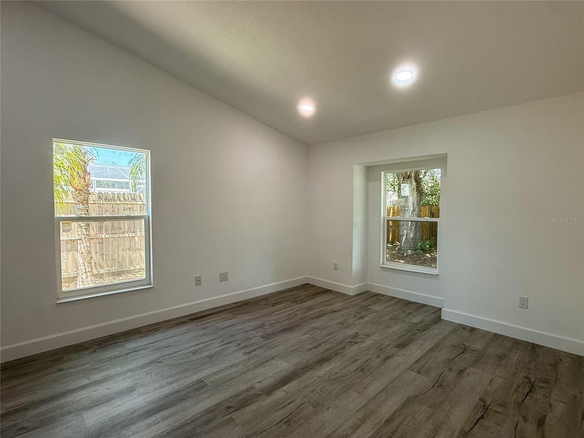 1367 HENSLEY DRIVE — photo 15 of 39