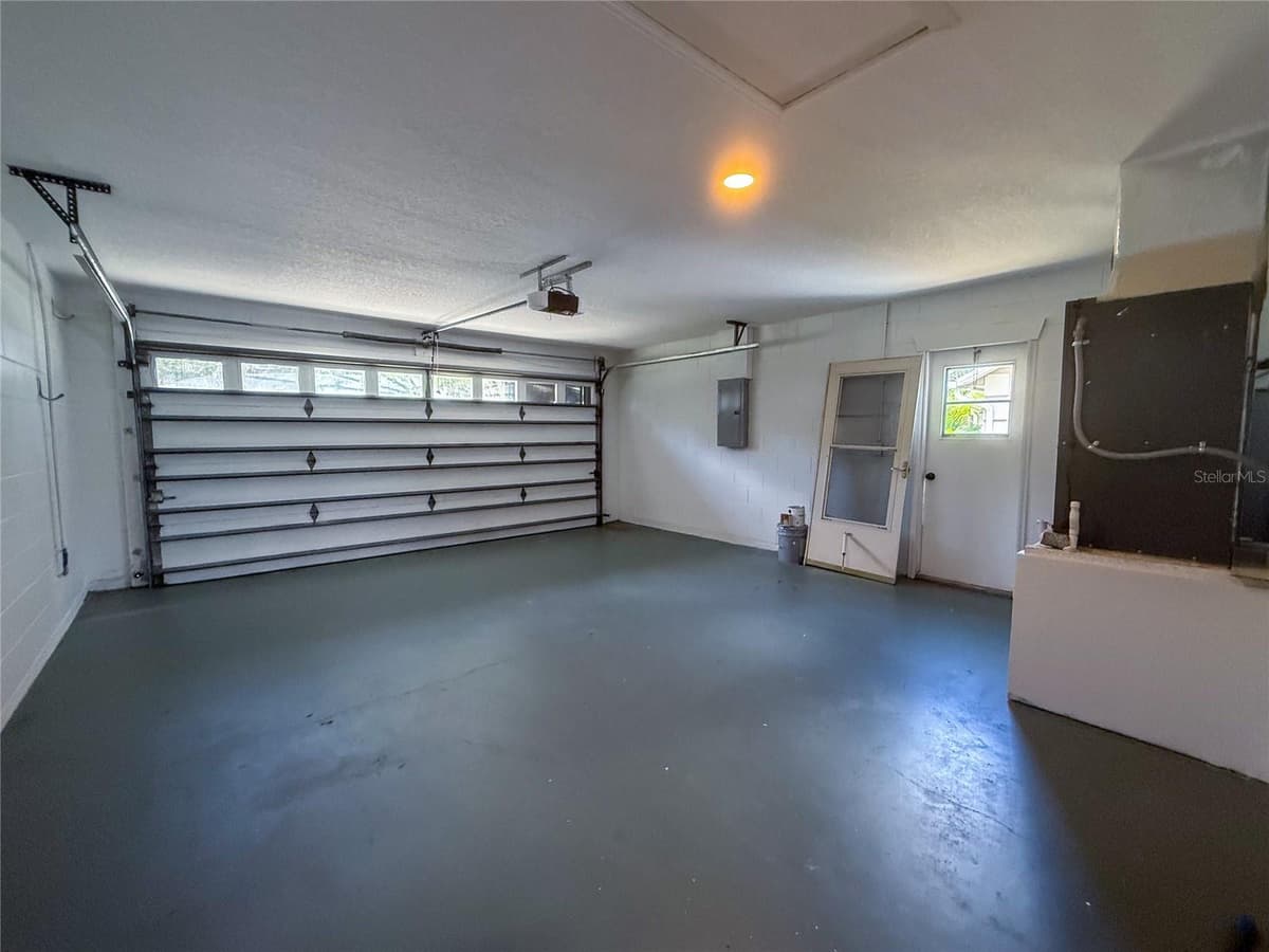 1367 HENSLEY DRIVE — photo 14 of 39