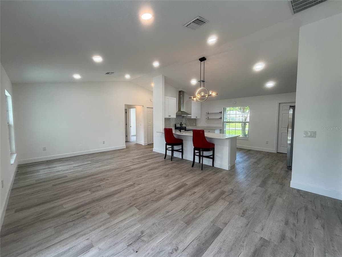 1367 HENSLEY DRIVE — photo 7 of 39
