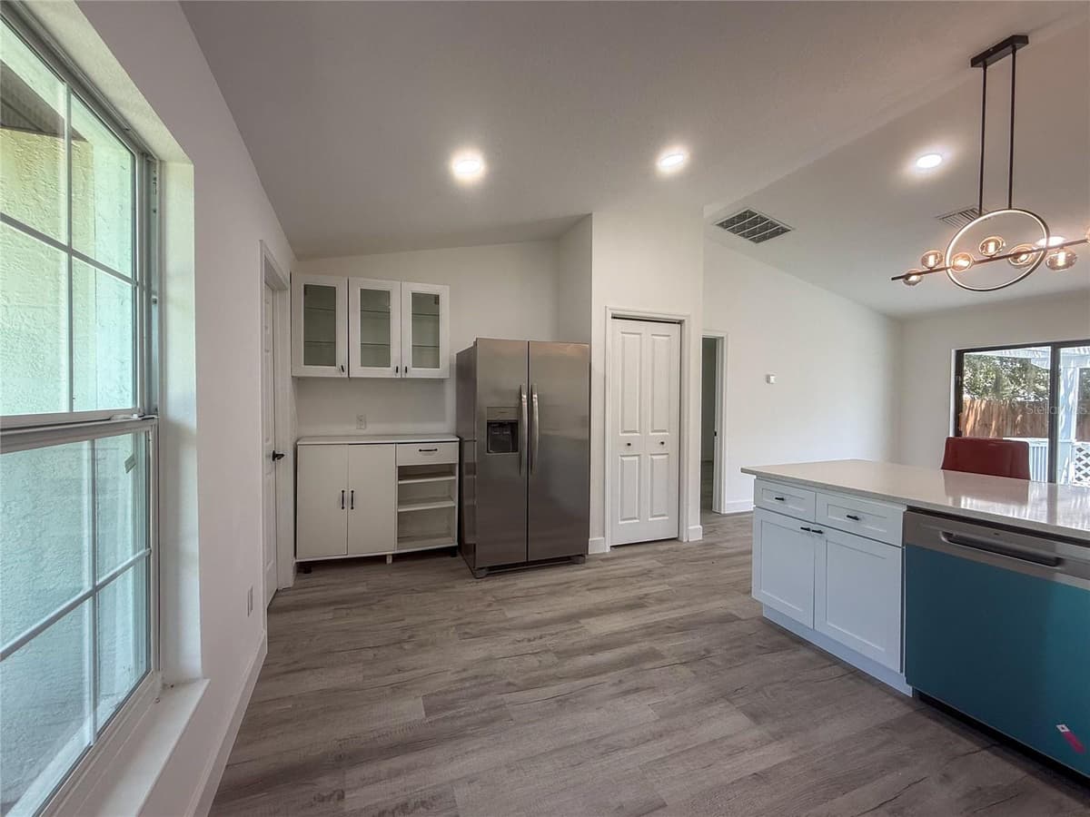 1367 HENSLEY DRIVE — photo 13 of 39