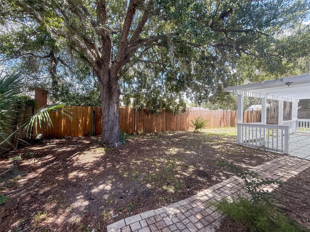 1367 HENSLEY DRIVE — photo 36 of 39