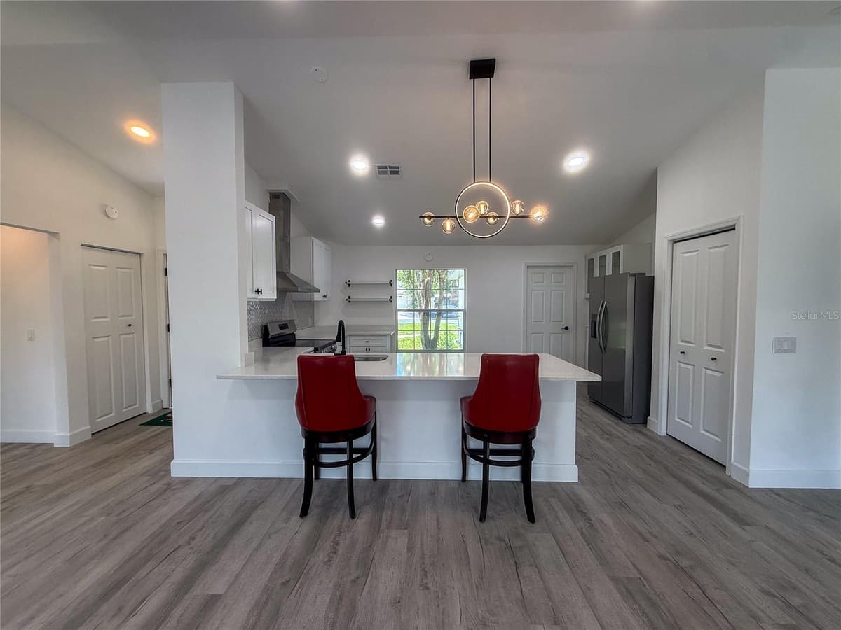 1367 HENSLEY DRIVE — photo 6 of 39