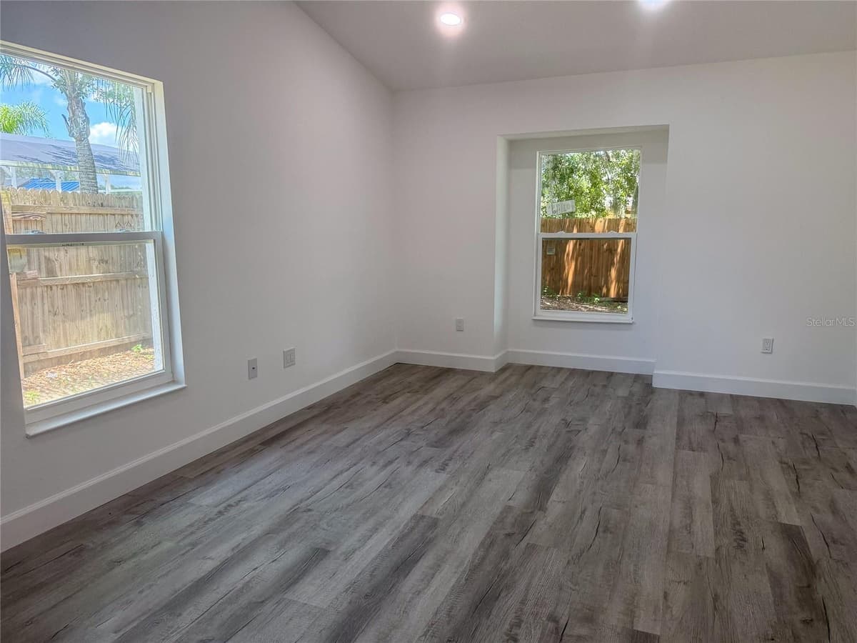 1367 HENSLEY DRIVE — photo 16 of 39