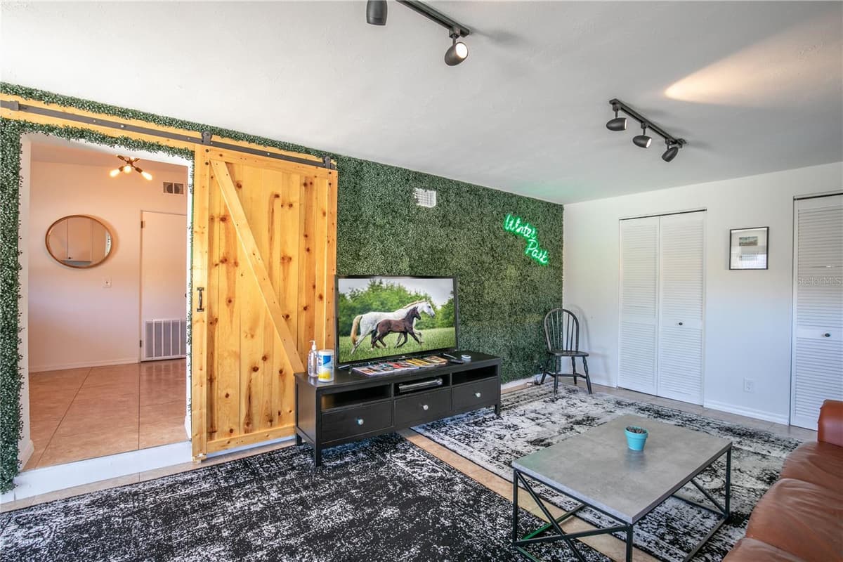 901 HARMON AVENUE — photo 3 of 21