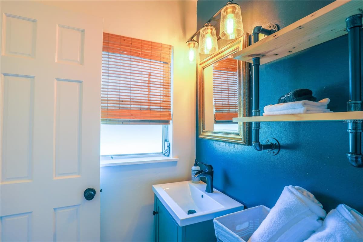 901 HARMON AVENUE — photo 15 of 21