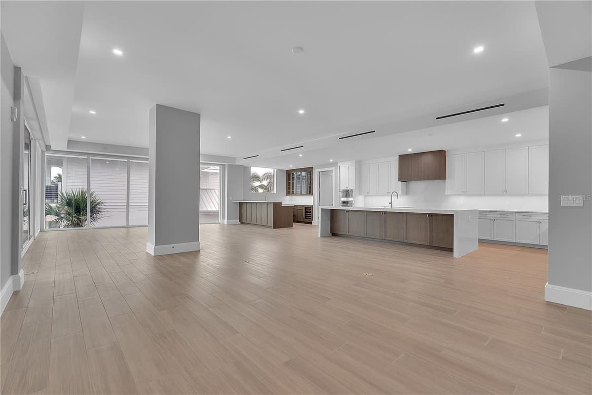 70 AVENIDA VENECCIA — photo 14 of 48