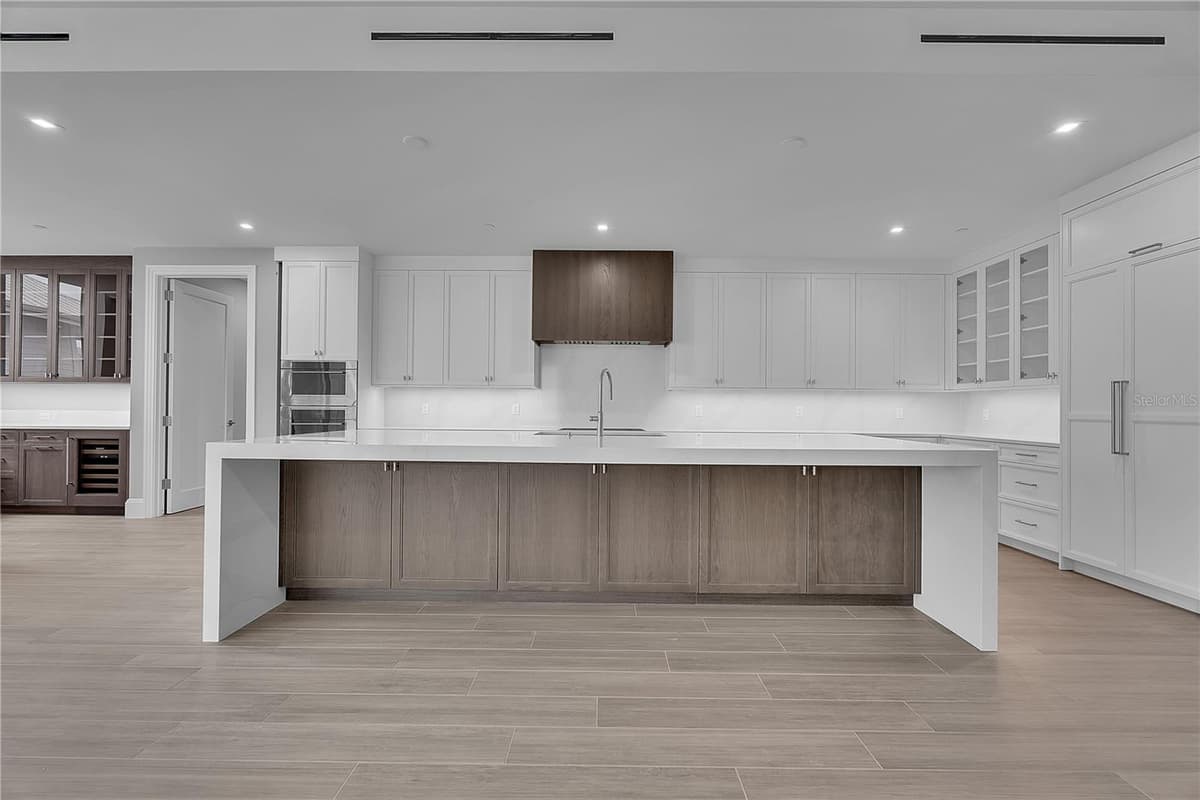 70 AVENIDA VENECCIA — photo 4 of 48
