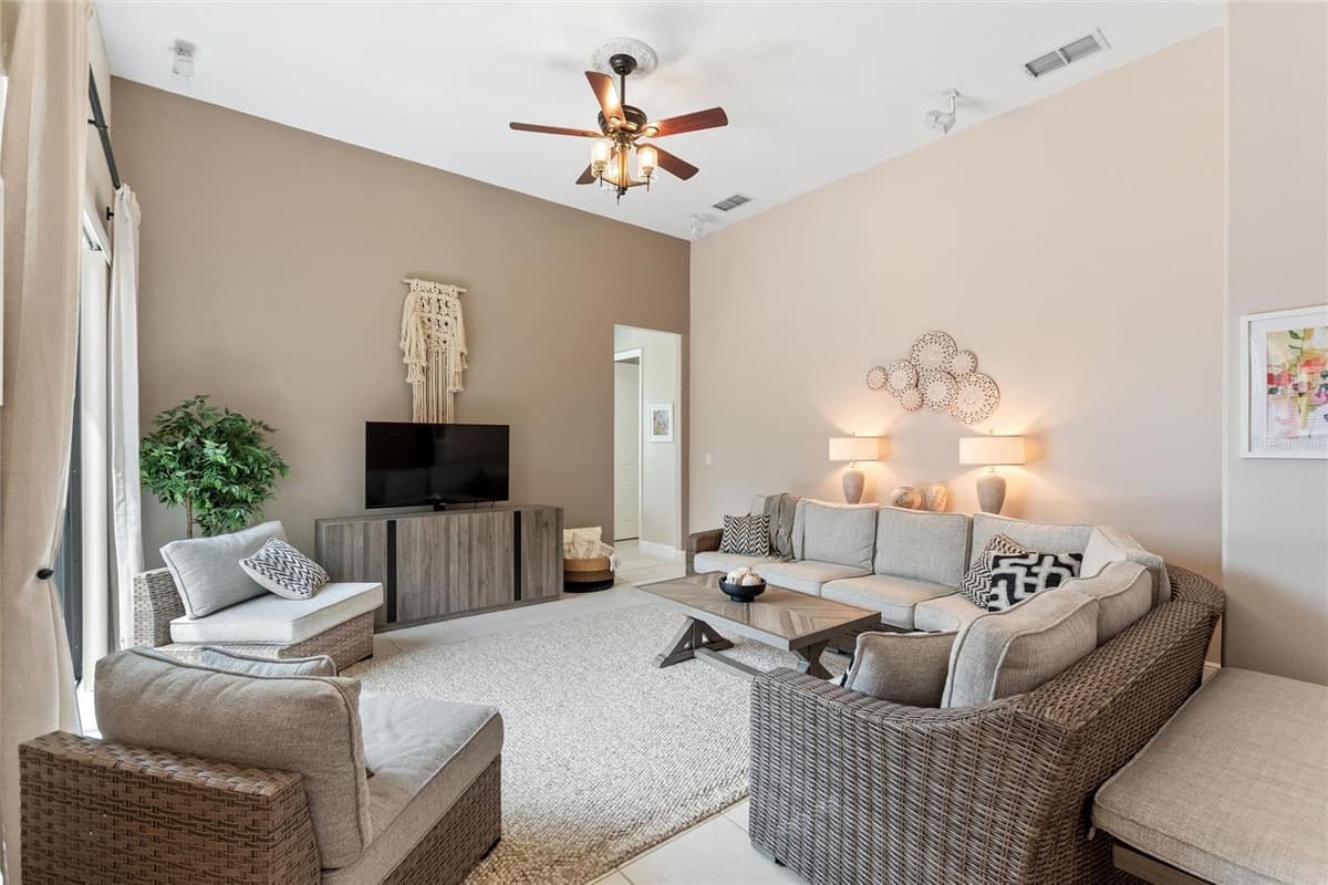 915 SAN RAPHAEL STREET — photo 14 of 74