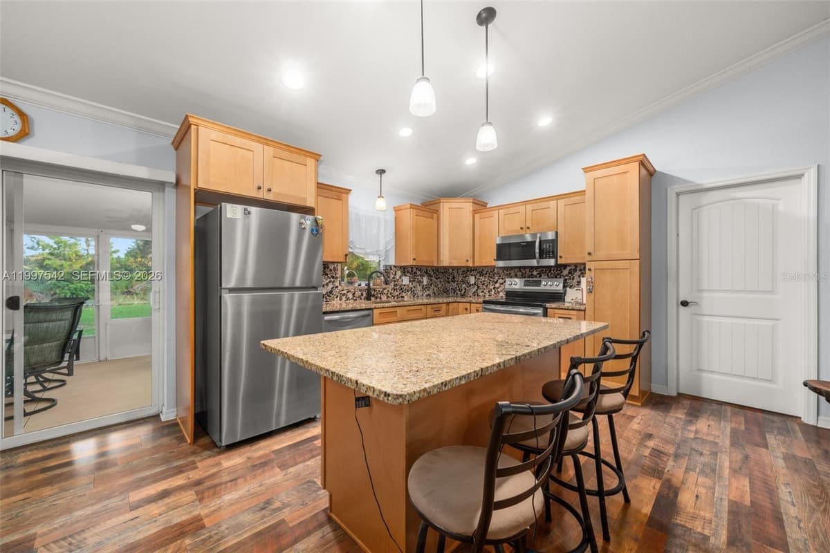 112 BIMINI STREET — photo 21 of 37
