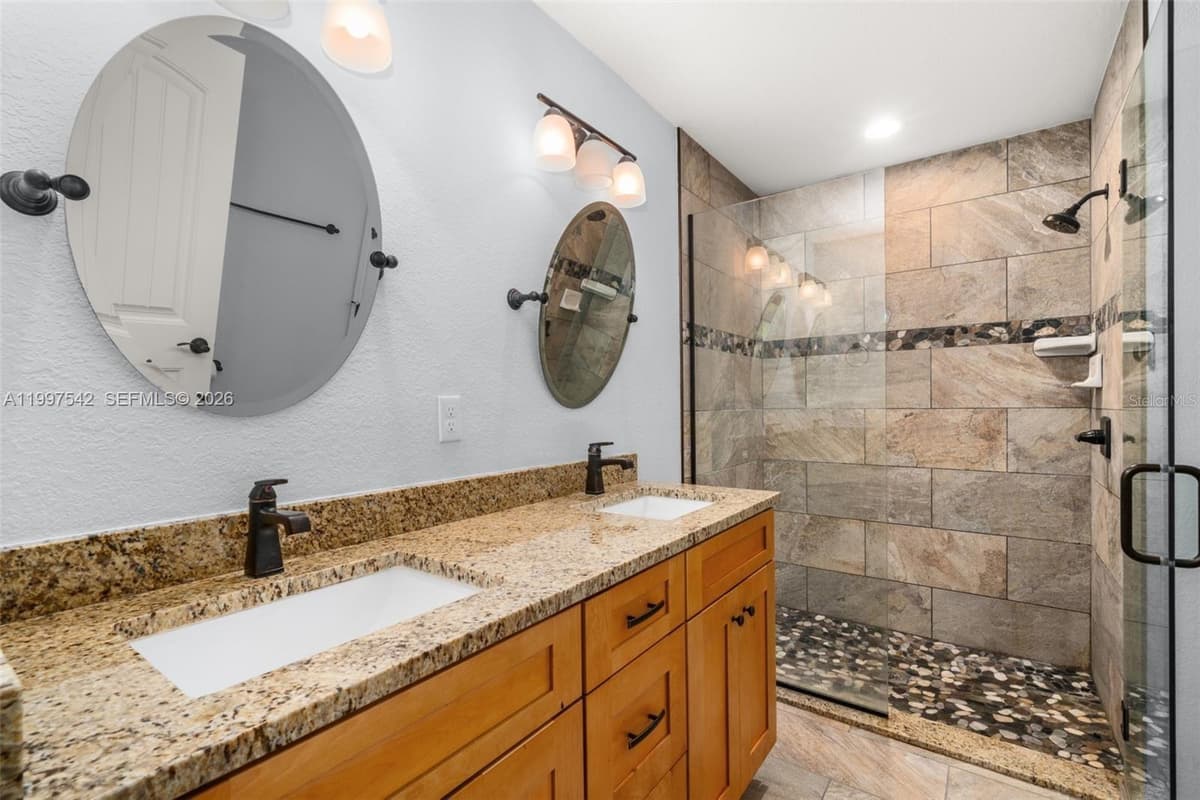 112 BIMINI STREET — photo 13 of 37
