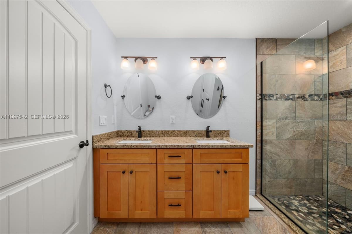 112 BIMINI STREET — photo 11 of 37