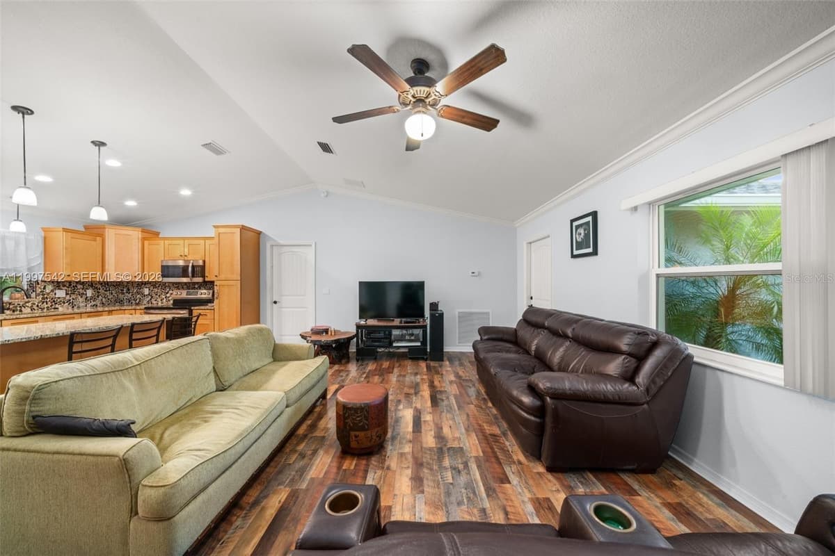 112 BIMINI STREET — photo 24 of 37