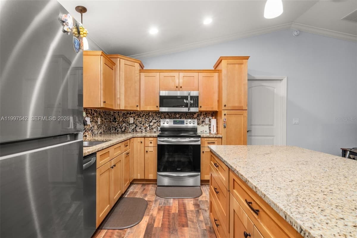 112 BIMINI STREET — photo 19 of 37