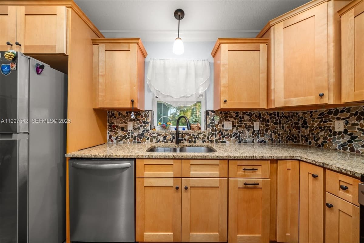 112 BIMINI STREET — photo 18 of 37