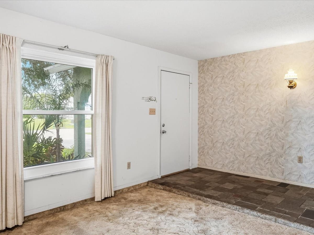 1387 HAYWORTH ROAD — photo 6 of 40