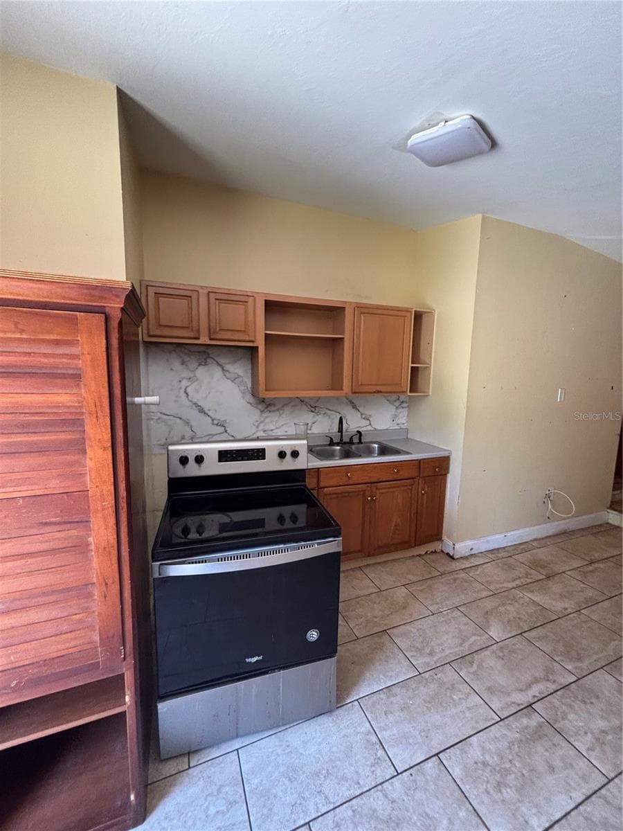 1906 HANSON STREET — photo 13 of 43