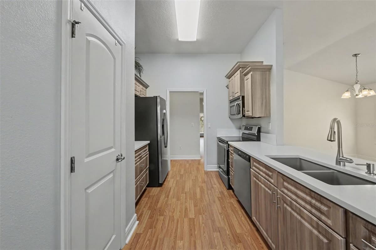 567 CORAL TRACE BOULEVARD — photo 11 of 34