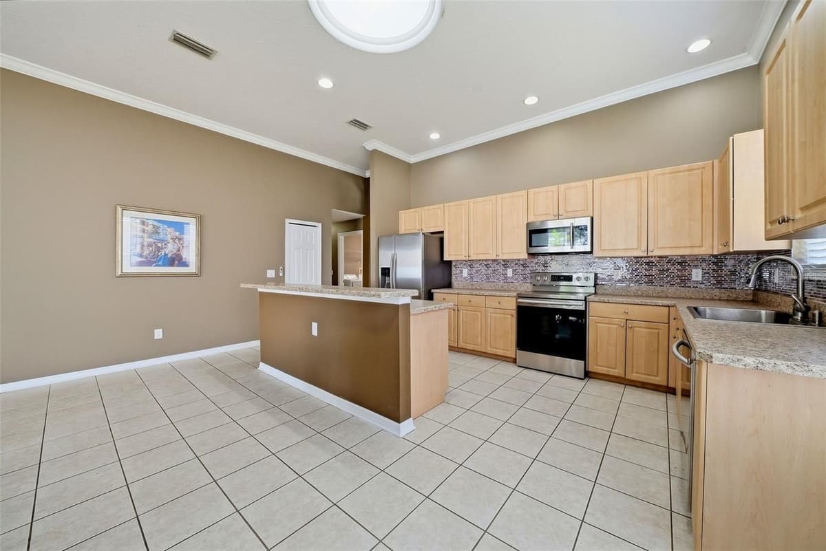 5553 BRADDOCK DRIVE — photo 13 of 55