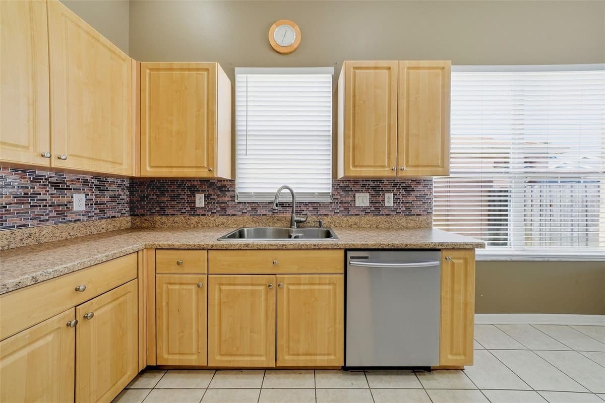 5553 BRADDOCK DRIVE — photo 15 of 55