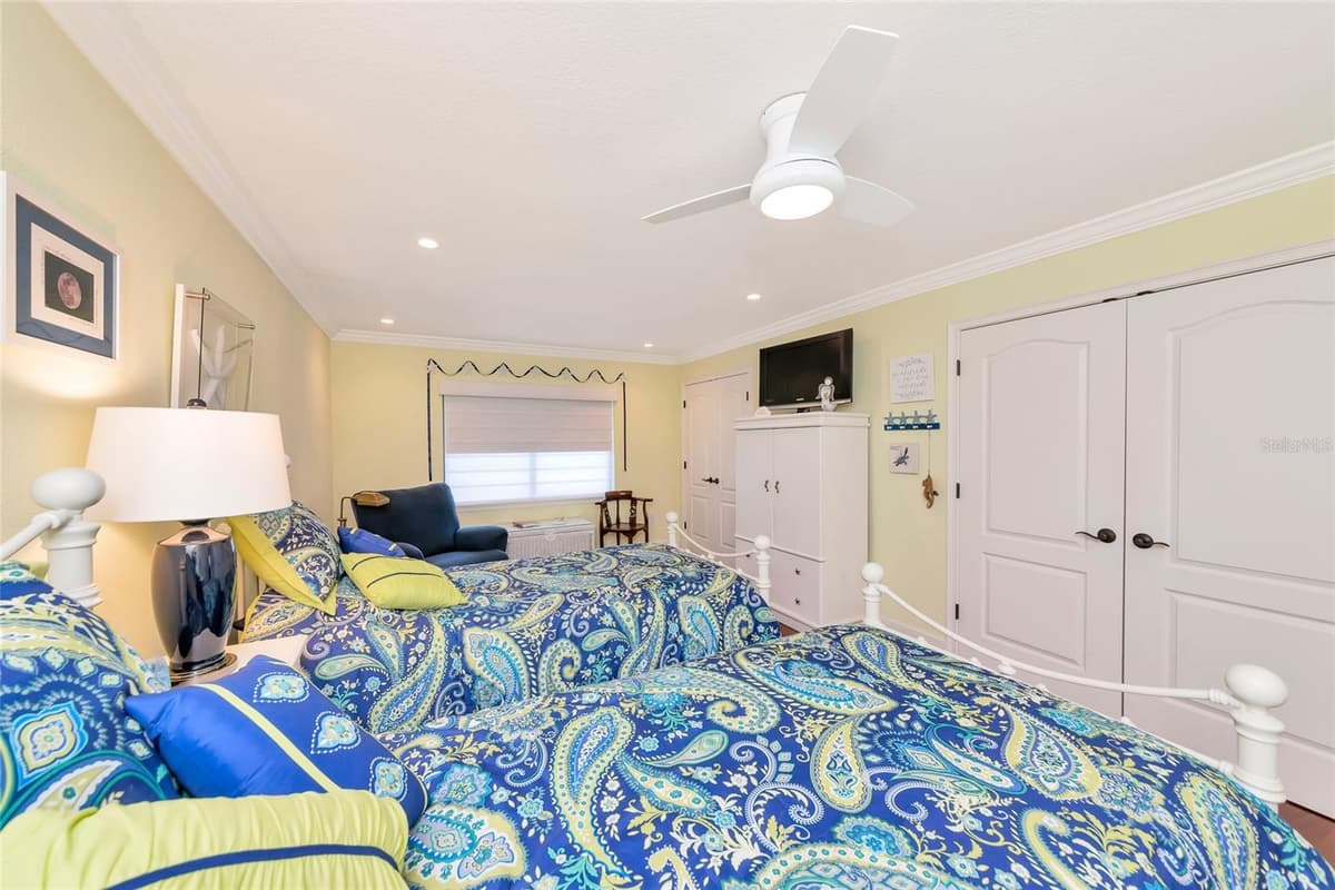 486 YACHT HARBOR DRIVE — photo 33 of 75