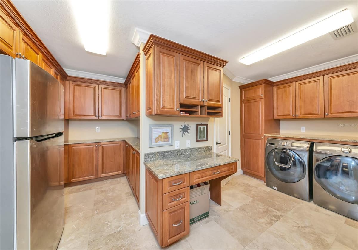 486 YACHT HARBOR DRIVE — photo 15 of 75
