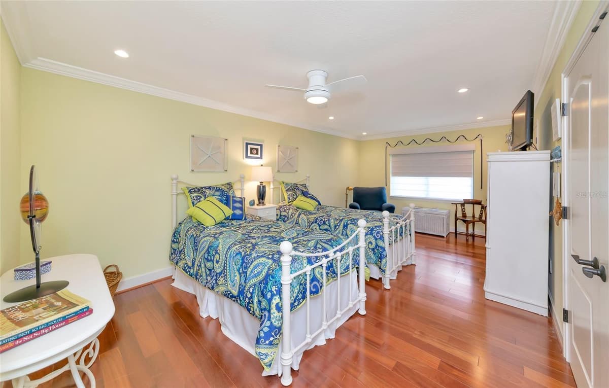 486 YACHT HARBOR DRIVE — photo 32 of 75