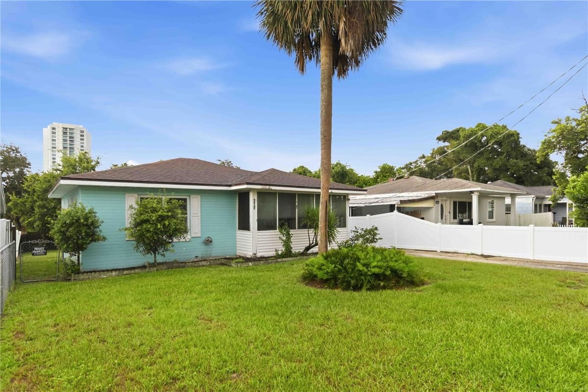 217 DAYTONA AVENUE — photo 3 of 26