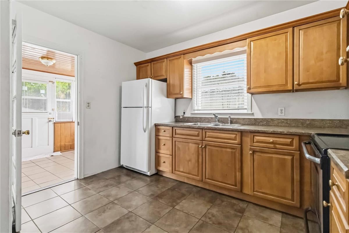 217 DAYTONA AVENUE — photo 13 of 26