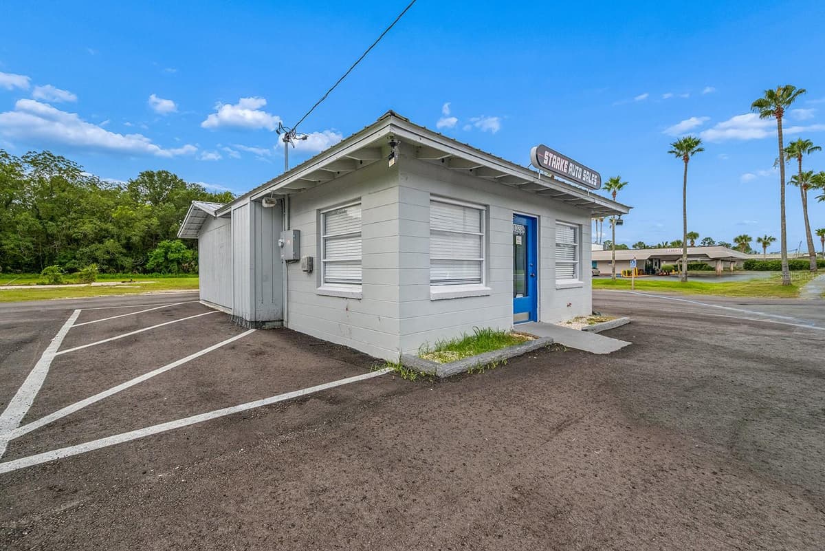 1320 TEMPLE AVENUE — photo 1 of 44