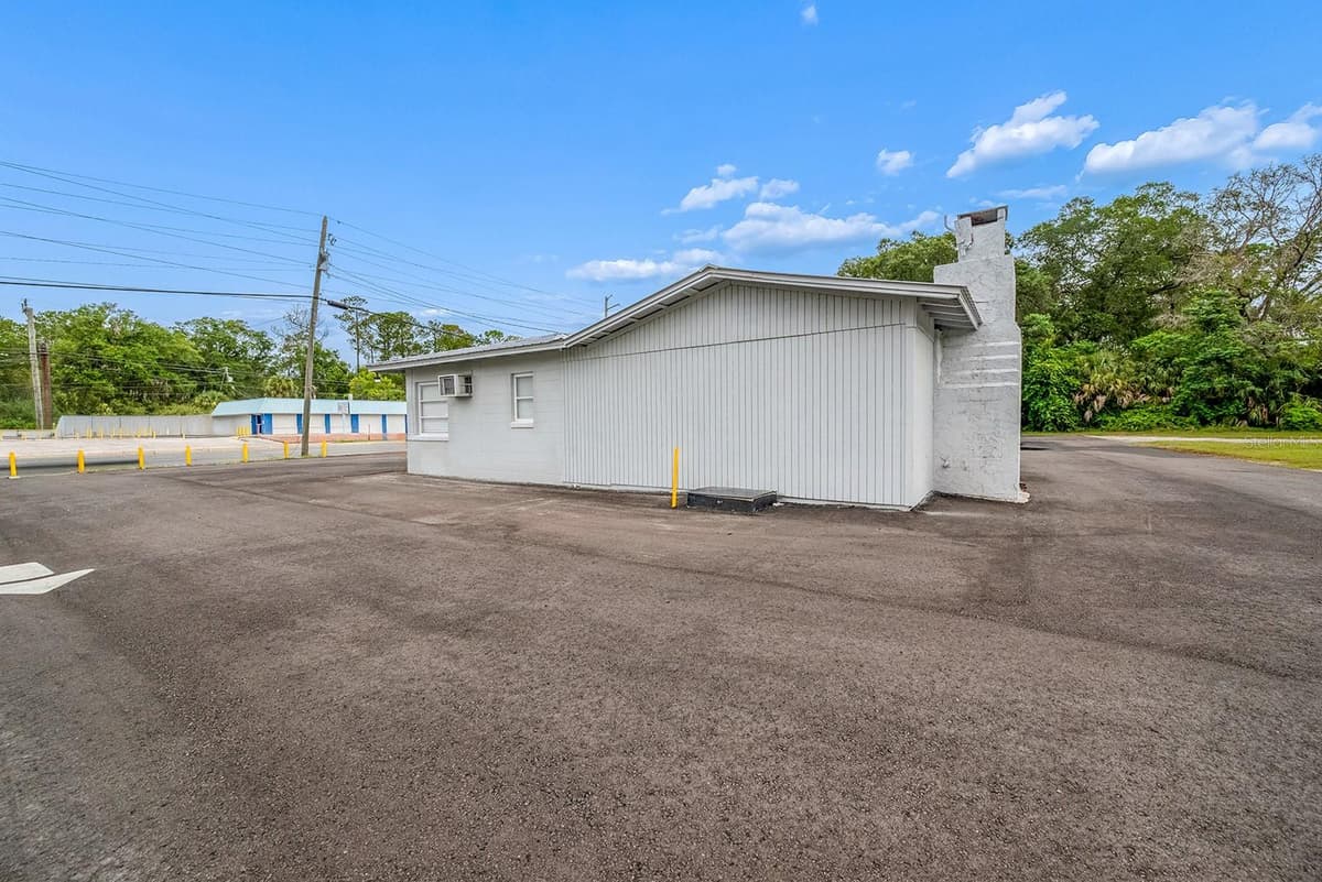 1320 TEMPLE AVENUE — photo 4 of 44