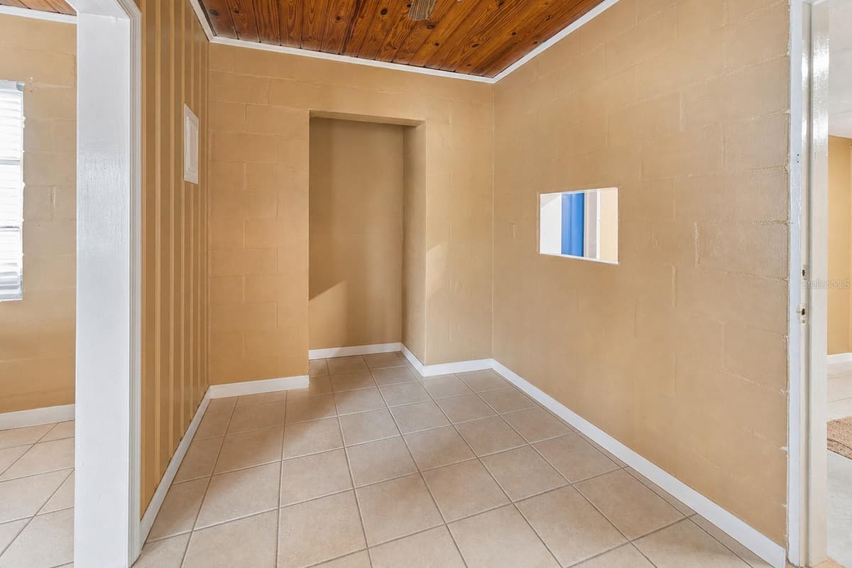 1320 TEMPLE AVENUE — photo 40 of 44