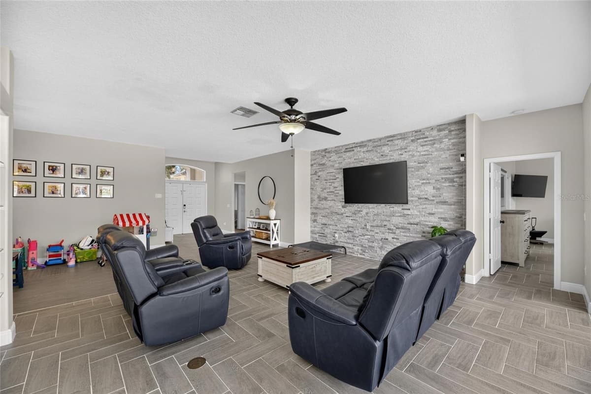 12419 RIVERGLEN DRIVE — photo 10 of 61