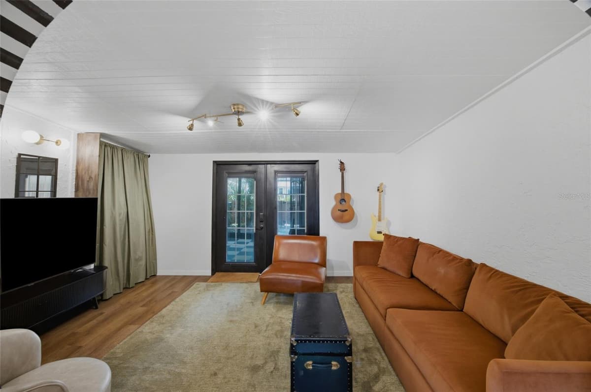 14713 LAKE FOREST DRIVE — photo 6 of 41