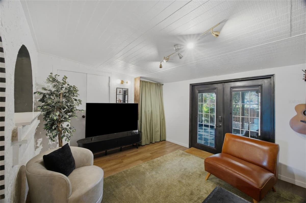 14713 LAKE FOREST DRIVE — photo 5 of 41