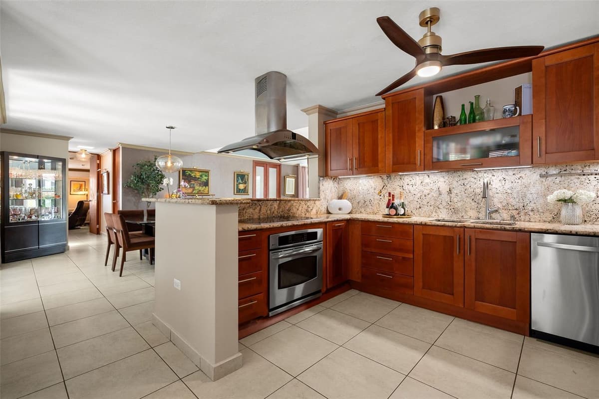377 CORREDOR DE LA ARBOLEDA — photo 14 of 38