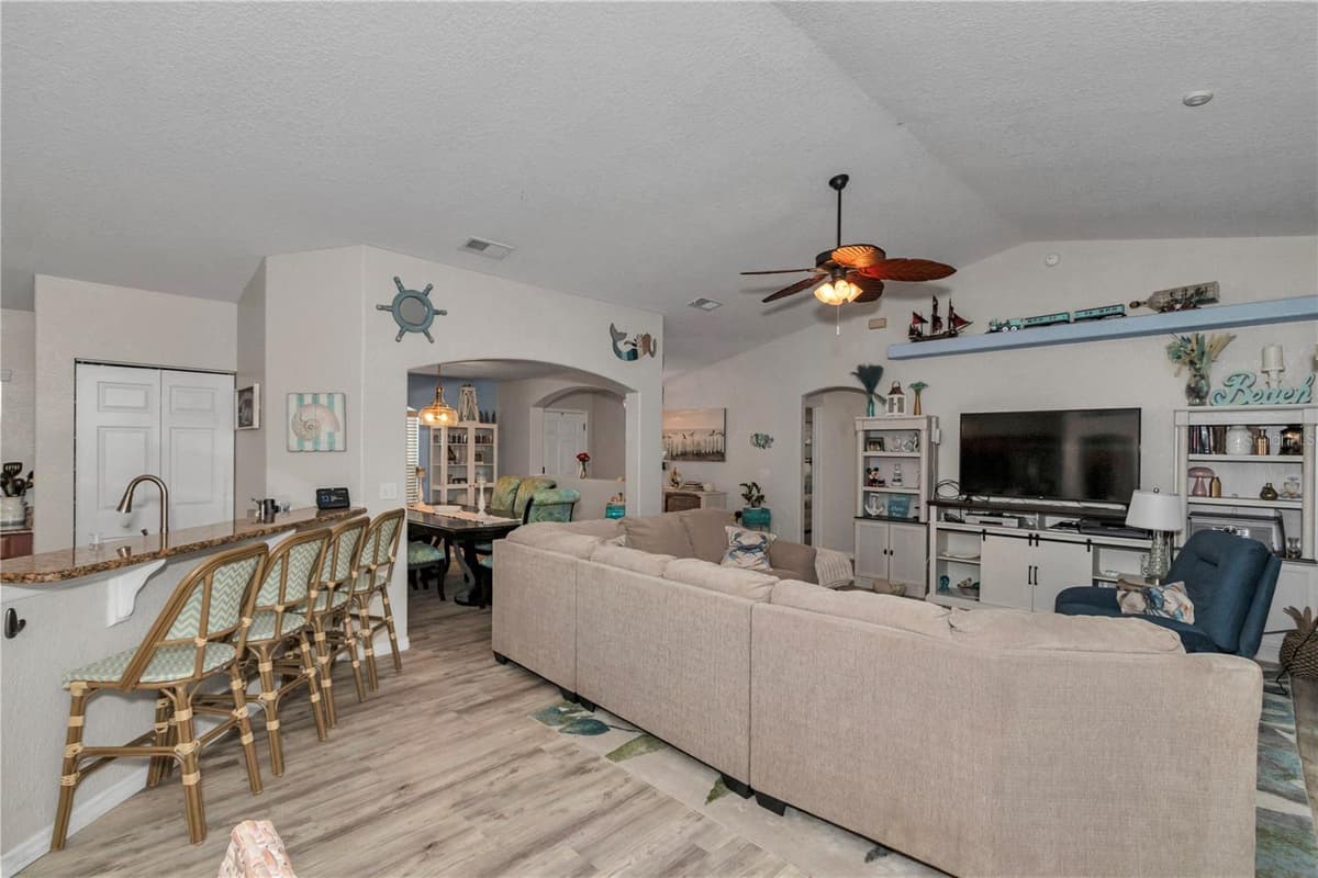 12439 48TH CIRCLE — photo 13 of 54
