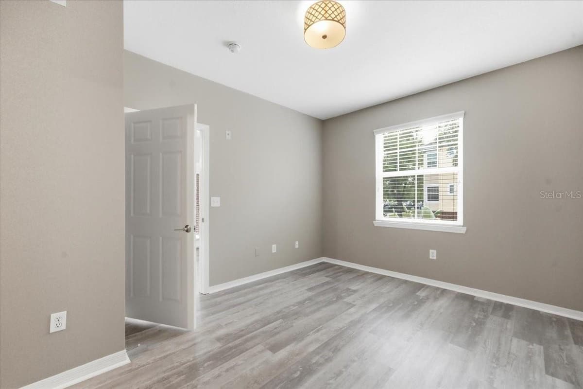 1910 PALM AVENUE — photo 23 of 42