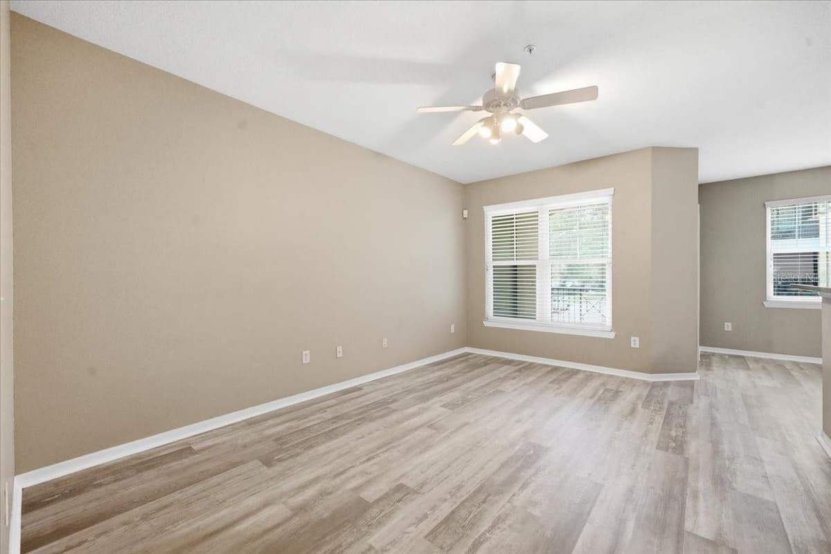 1910 PALM AVENUE — photo 17 of 42