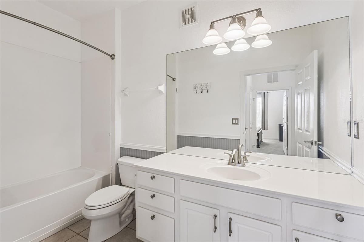 8300 PORTOFINO DRIVE — photo 12 of 32