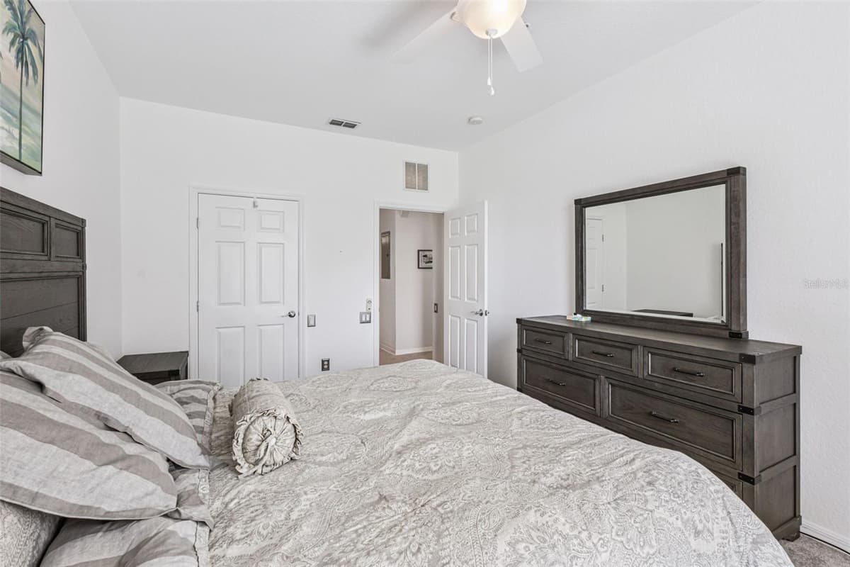 8300 PORTOFINO DRIVE — photo 11 of 32