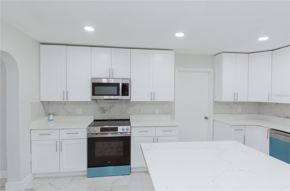 4946 DR MARTIN LUTHER KING JR STREET — photo 15 of 84