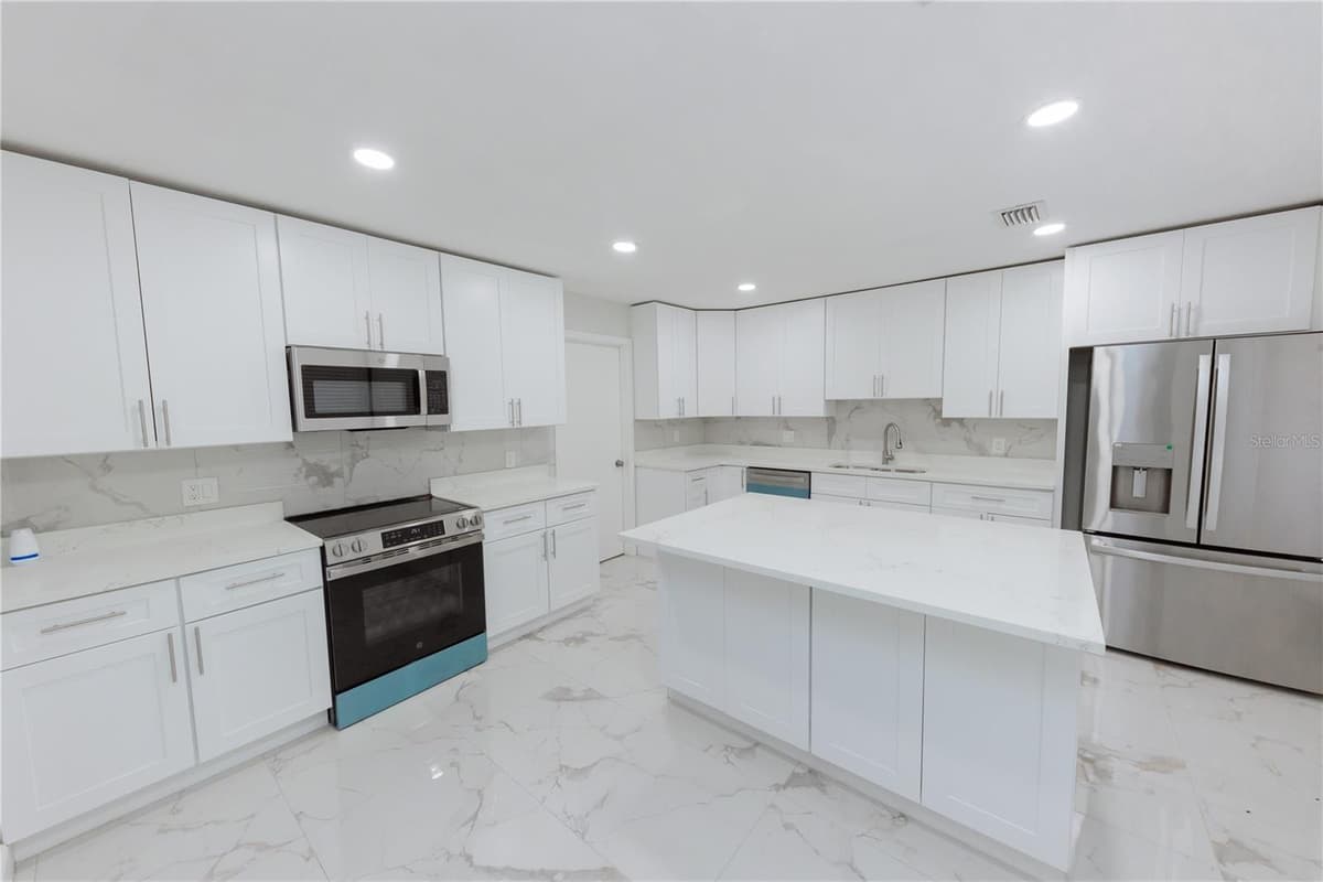 4946 DR MARTIN LUTHER KING JR STREET — photo 14 of 84