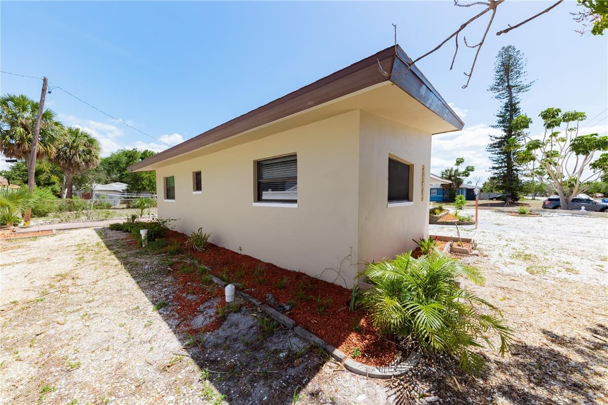 4946 DR MARTIN LUTHER KING JR STREET — photo 8 of 84