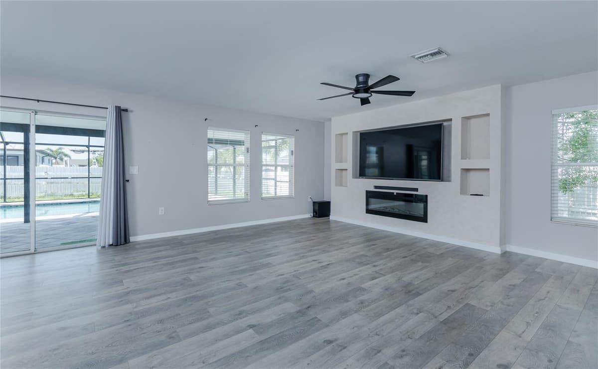 1916 12TH TERRACE — photo 9 of 29