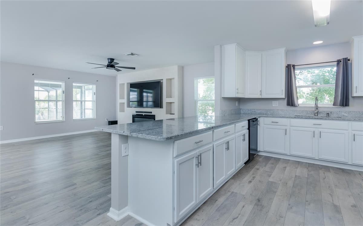 1916 12TH TERRACE — photo 5 of 29